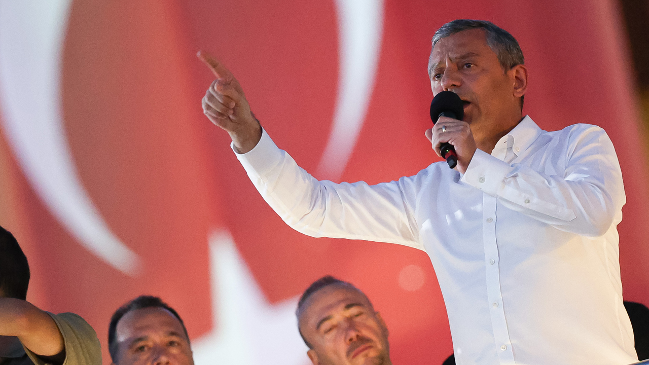 Özgür Özel2