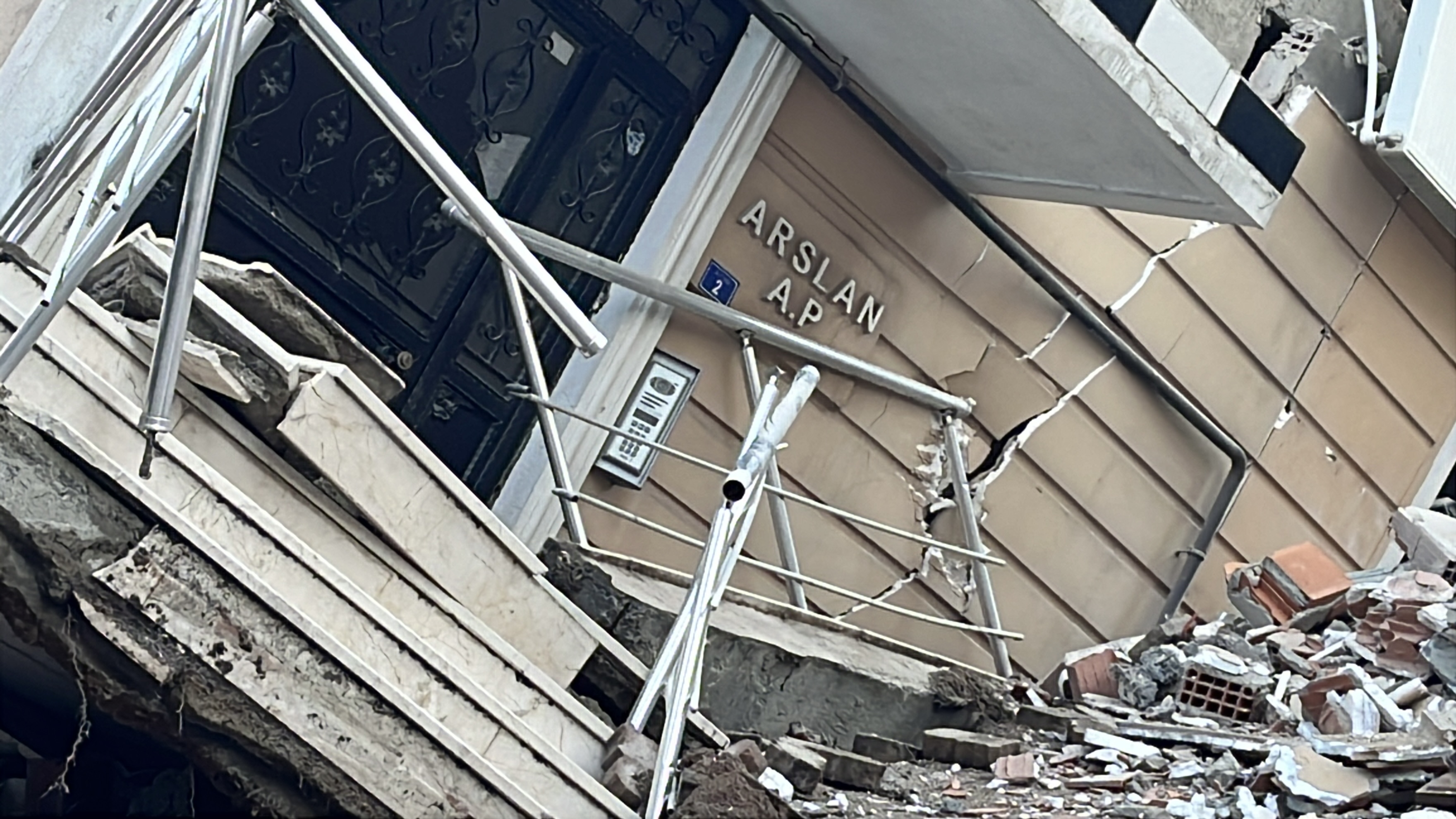 G E B Z E D E B I N A C O K T U K U R T A R M A C A L I S M A S I 987637 293203