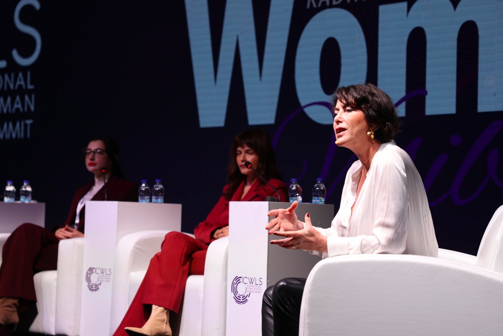 Uluslararası Çeşme Kadın Liderler Zirvesi Dayanışma Ve Umut Mesajlarıyla Sona Erdiphoto 2025 10 25 12 12 46 (1)