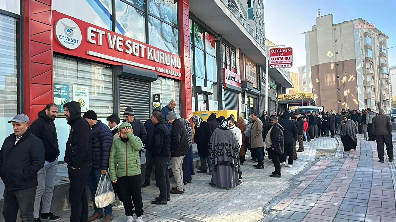 Dondurucu Sogukta Ucuz Et Sirasi Sabah 0500Da Gelen Var Yaez