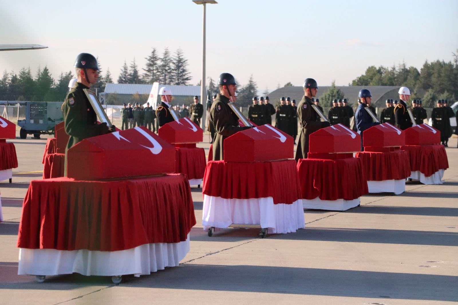 S E H I T L E R M E M L E K E T L E R I N E U G U R L A N D I 1014613 301074