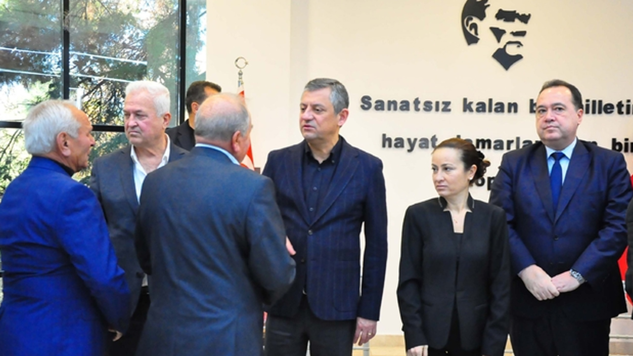 Özgür Özel424412121