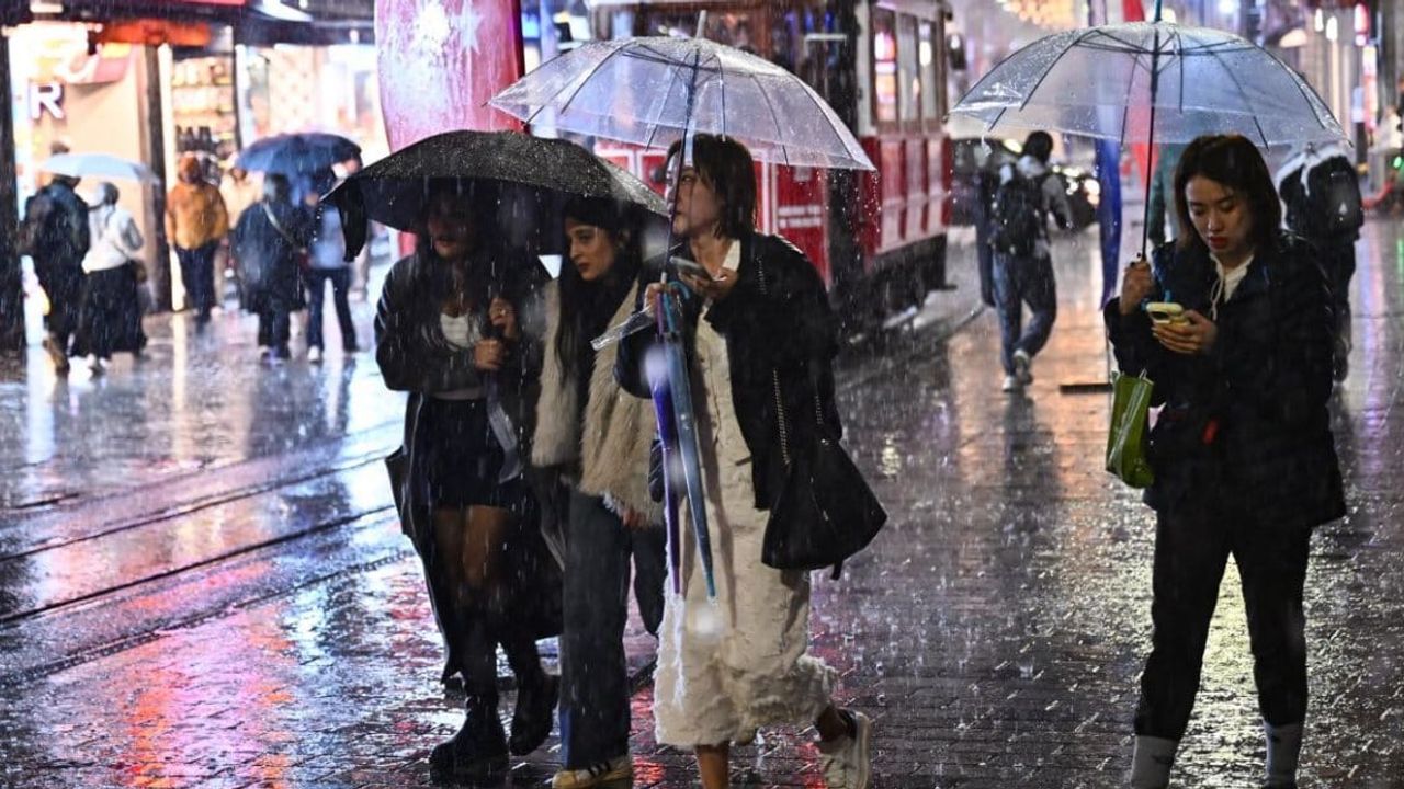 İstanbul'da sağanak gece: Uçakları da etkiledi!