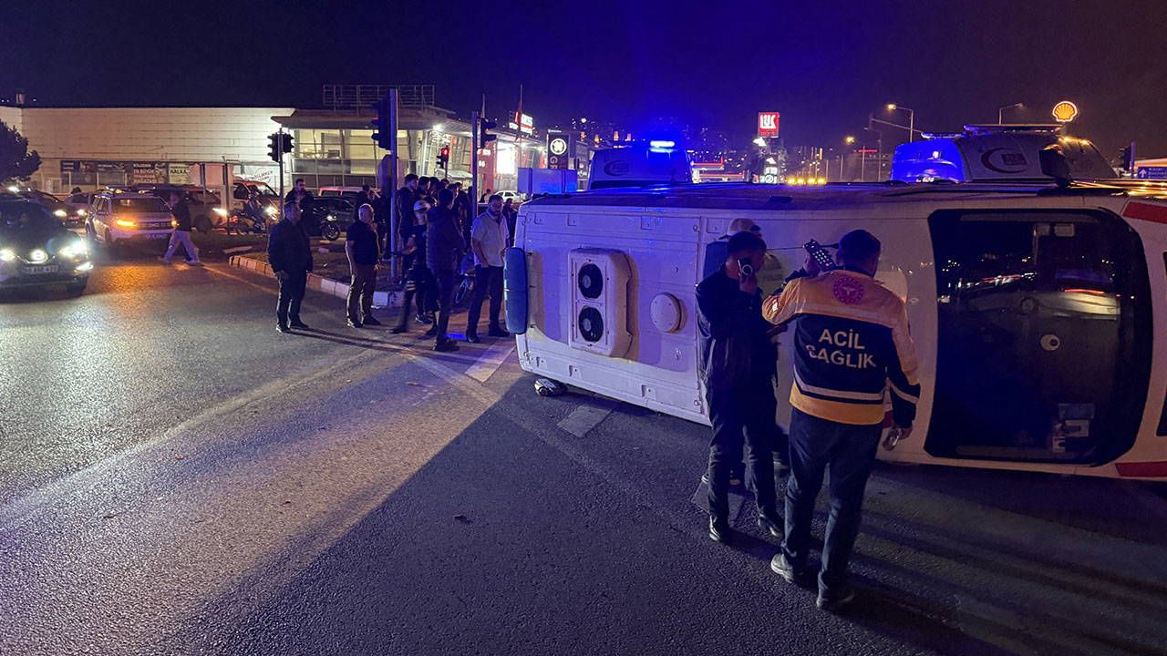 Tokat'ta vakaya giden ambulans devrildi! Yararlılar var