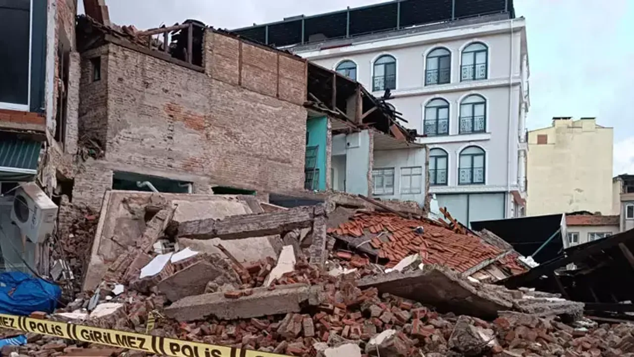 Balıkesir depreminin yıkımı günün ilk ışıklarıyla netleşti