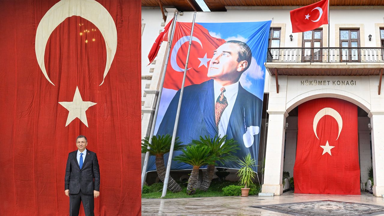 Antalya'da Cumhuriyet'e tanıklık eden Türk bayrağı!  32 metrekarelik el yapımı...