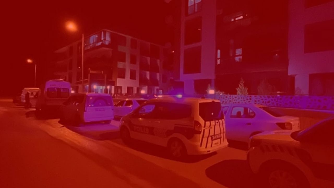 Anne, baba ve oğulları ölü bulundu! İntihar mı cinayet mi?