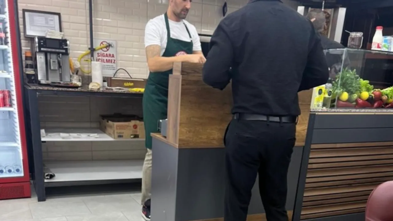 Görenler şaşırdı: Beşiktaş'ın yıldızı döner tezgahında