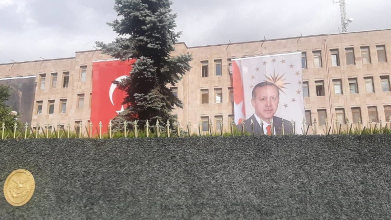 TSK tarihinde bir ilk! Erdoğan fotoğrafını astılar