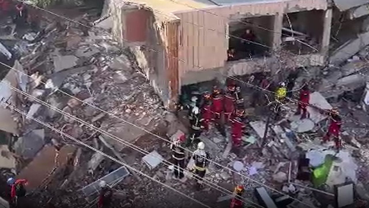 Gebze'de 6 katlı bina çöktü: Enkaz altında kalanlar var... Metro kazısı mı neden oldu? Acı haber geldi