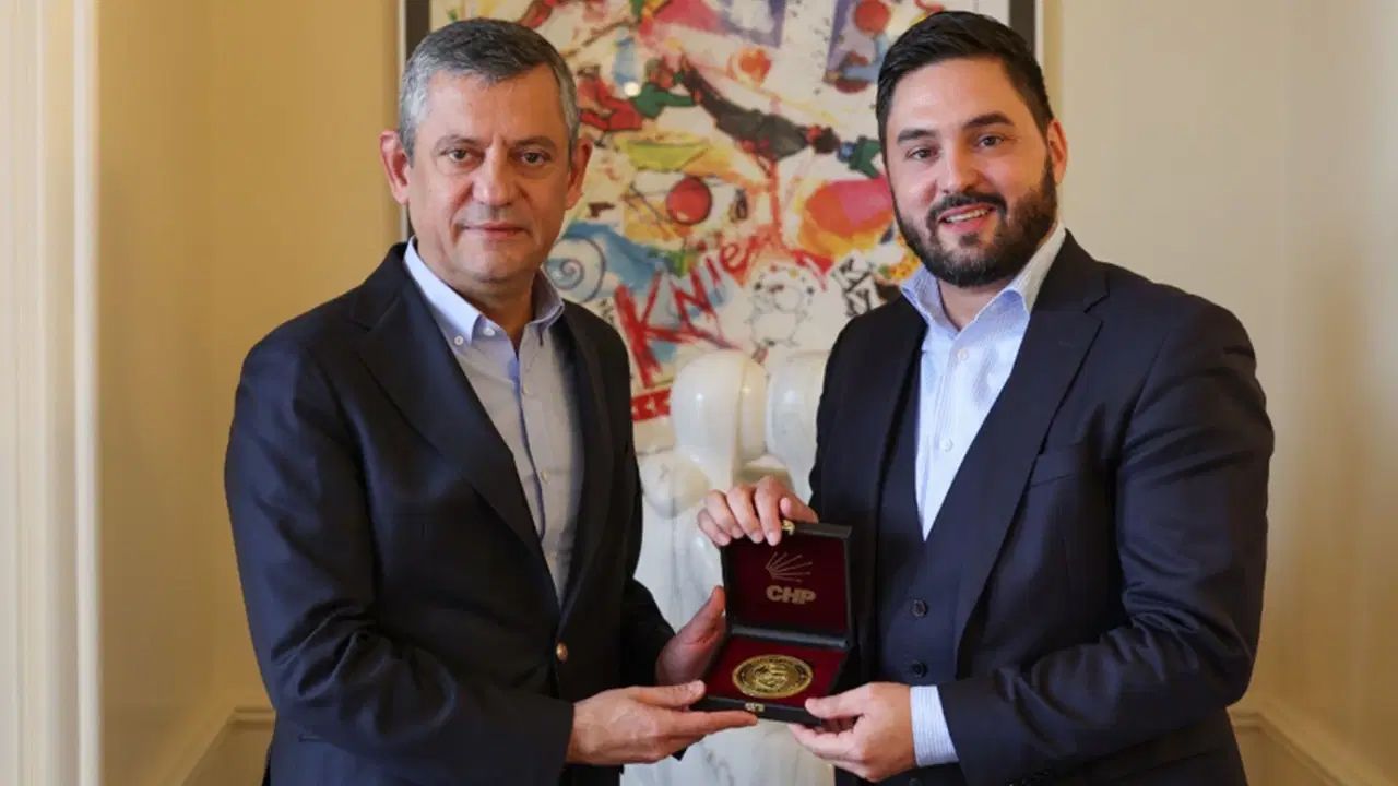 CHP lideri Özel, İsviçre'de SP Lideri Cedric Wermuth ile bir araya geldi