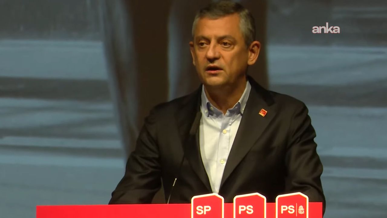 CHP lideri Özgür Özel'in İsviçre'de Almanca yaptığı konuşma ayakta alkışlandı!