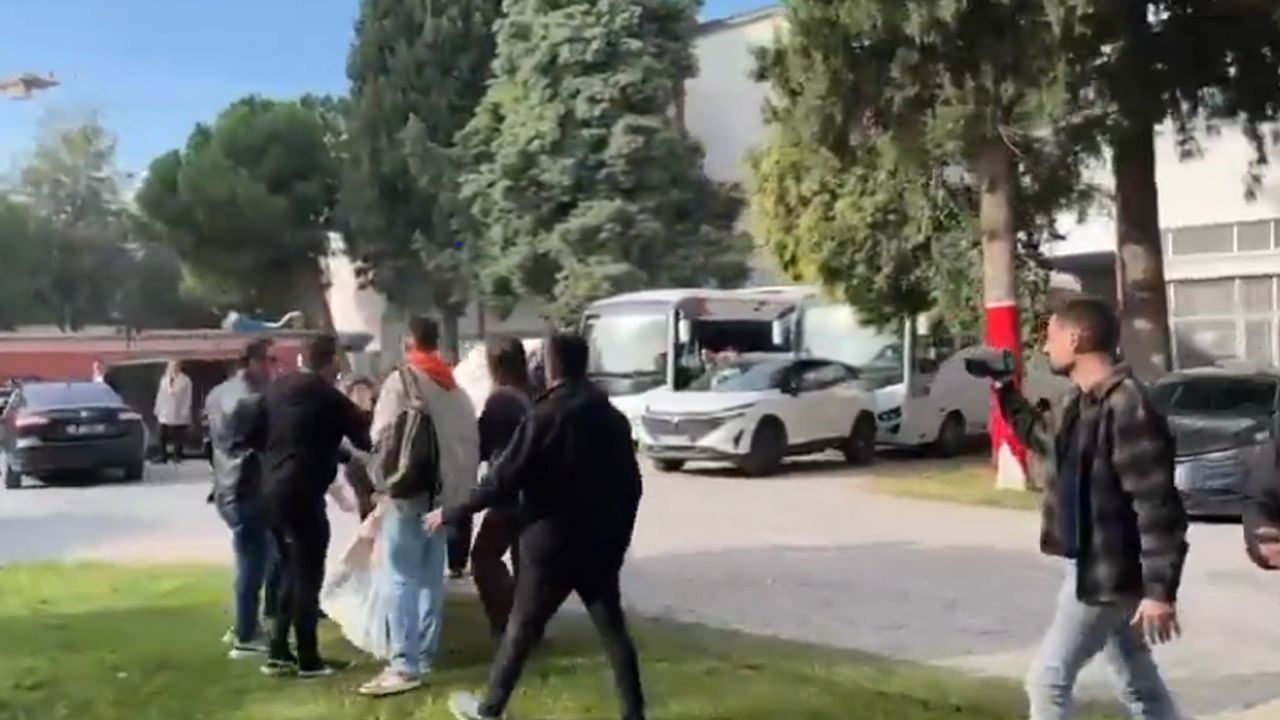Üniversiteliler, Adalet Bakanı Yılmaz Tunç'u protesto etti!