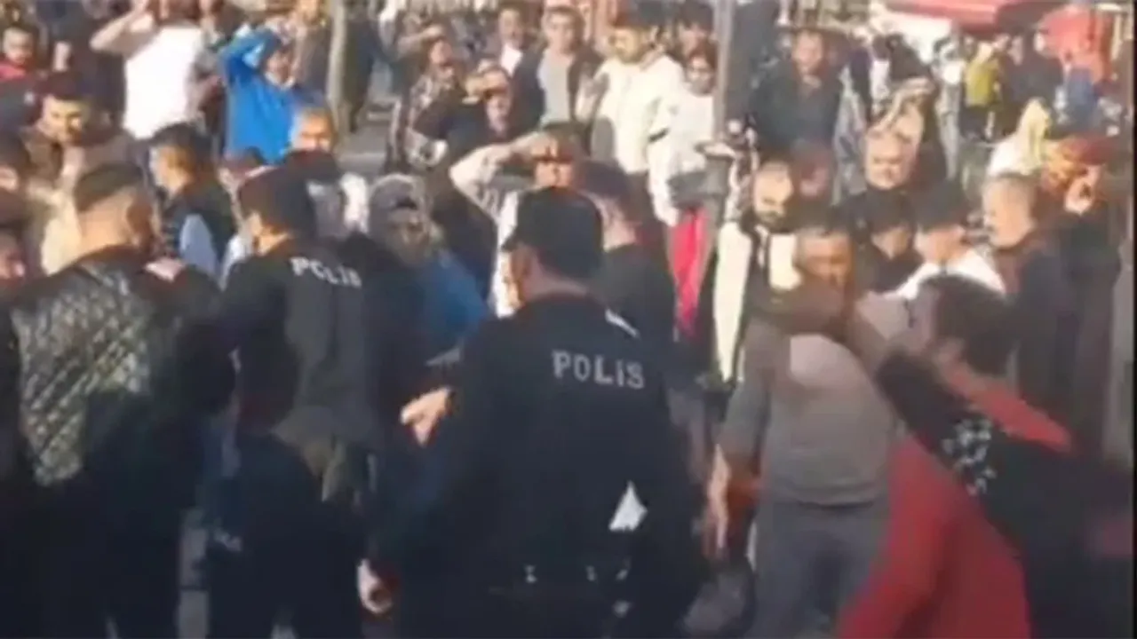 Liseli kızları taciz eden sapık yakalandı