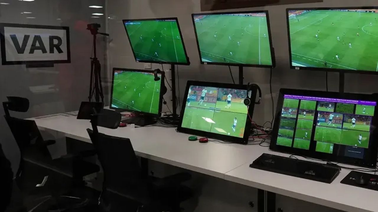 VAR odasından "Hakem VAR'a gider mi?" diye bahis oynanmış!
