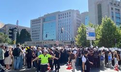 Savunmayı "savunma" yürüyüşüne polis engeli: İstanbul Barosu Yönetimi polis çemberine alındı
