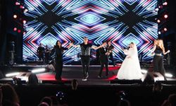 Haluk Levent, konserine gelen gelin-damata balayı hediye etti