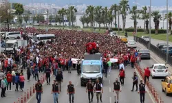 İzmir'de grev beşinci gününde: İşçiler Cumhuriyet Meydanı'na yürüyecek