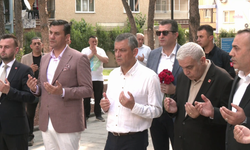Cenazesinde provokasyona uğramıştı: Şehit babası Özgür Özel’i alnından öptü
