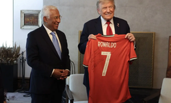 Cristiano Ronaldo'dan Trump'a imzalı forma ile barış mesajı
