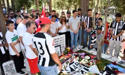 Ferdi Zeyrek’in mezarına ziyaretçi akını