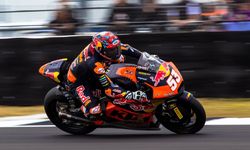 Deniz Öncü'den tarihi zafer! Moto2'nin ilk Türk galibiyeti 0.003 saniye farkla geldi!