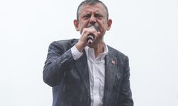 Özgür Özel de Bayburt halkı da yağmur-dolu dinlemedi: "Baba ocağımdan Bayburt'a geldim"