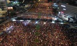 Tel Aviv'de binler ateşkes ve esirlerin geri getirilmesi talebiyle eylem yaptı