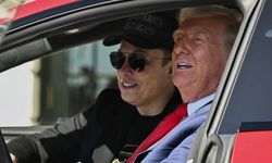 Yatırımcılar, Trump'ın saldırabileceği endişesiyle Tesla'yı terk ediyor