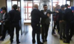 Bakanın ziyaretinden önce ruhsatsız silahla geldi ve ortalık karıştı
