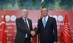 Ümit Özdağ'dan CHP'ye destek ziyareti... Özgür Özel: "CHP iktidarına karşı girişilen darbede esir düştü arkadaşlarımız"