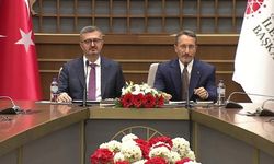 İletişim Başkanlığında devir teslim günü: Fahrettin Altun, koltuğunu elleriyle teslim etti