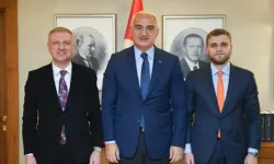 Tartışma büyüyor! AKP'liler birbirine girdi: Turizm Bakanını eleştiren Saral'ı başka bir AKP'li eleştirdi