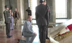 CHP Genel Başkanı Özel'den Atatürk'ün mozolesi önünde diz çöken Francken'e mektup...