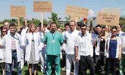 Asistan hekimler yargıyı kazandı: "Hâlâ maaş eşitliği yok!"