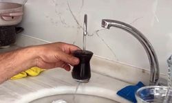 Depremzedeye reva mı? Musluktan çamur akıyor!