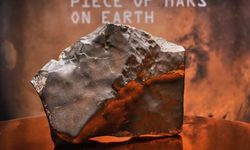 Mars kökenli 25 kiloluk gök taşına rekor fiyat