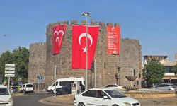 Diyarbakır surlarında ‘üç hilal’