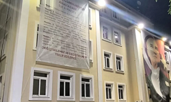 CHP'li Başkan'dan 'Anayasa' çıkışı... İlk dört maddeyi afiş yaptırdı, belediyeye astı!