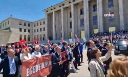 Meclis bahçesinde CHP’li vekillerle AKP’liler karşı karşıya: ‘Erdoğan istifa’