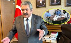 MHP'li Feti Yıldız'ın masasında Abdullah Öcalan detayı