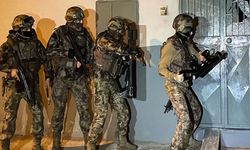 İstanbul'da IŞİD'in kuryelerine operasyon! Bakın evlerinden neler çıktı...