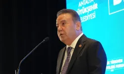 Muhittin Böcek’ten gece yarısı Özgür Özel mesajı