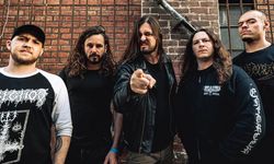 Ünlü metal grubu sahneye Plevne Marşı ile çıktı!
