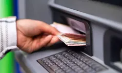 ATM kullanıcıları dikkat! Dolandırıcıların yeni tuzağı 'para sıkıştırma'