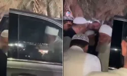Sosyal medya bunu konuşuyor: Menzil şeyhine ‘öpücüklü’ karşılama