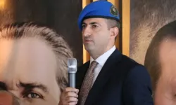 AKP'li Mehmet Ali Çelebi’den tepki çeken hareket: Asker beresiyle 'açılım propagandası'