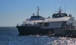 Deniz otobüsü kayalıklara çarptı