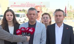 CHP Lideri Özel, İBB soruşturması kapsamında tutuklu bulunan İpek Elif Atayman'ı ziyaret etti