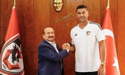 Burak Yılmaz Süper Lig ekibine imzayı attı